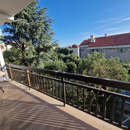 Victoria Apartment *